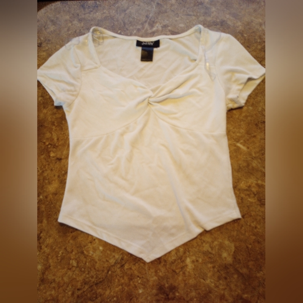 White tee